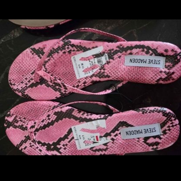 2 for $25, Steve Madden Tay Flip Flop Pink Snake Print - Picture 2 of 3